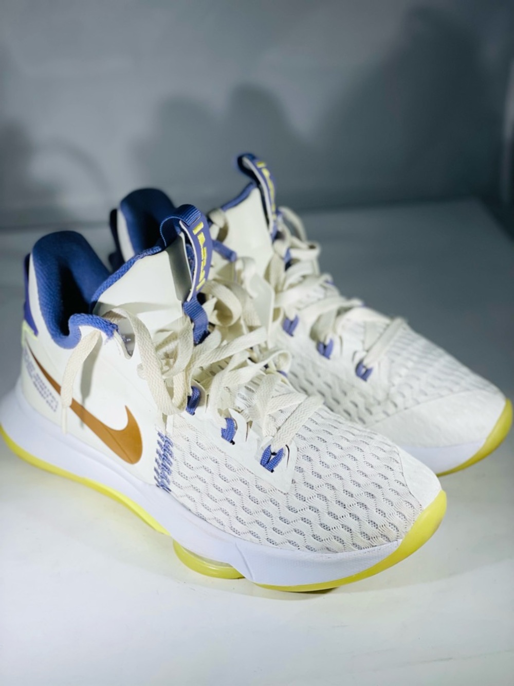 Nike LeBron Witness 5 Lakers White Purple Gold Basketball Shoes - Size 8.5